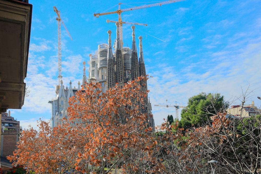 Bbarcelona Sagrada Familia Garden Apartment Exterior foto